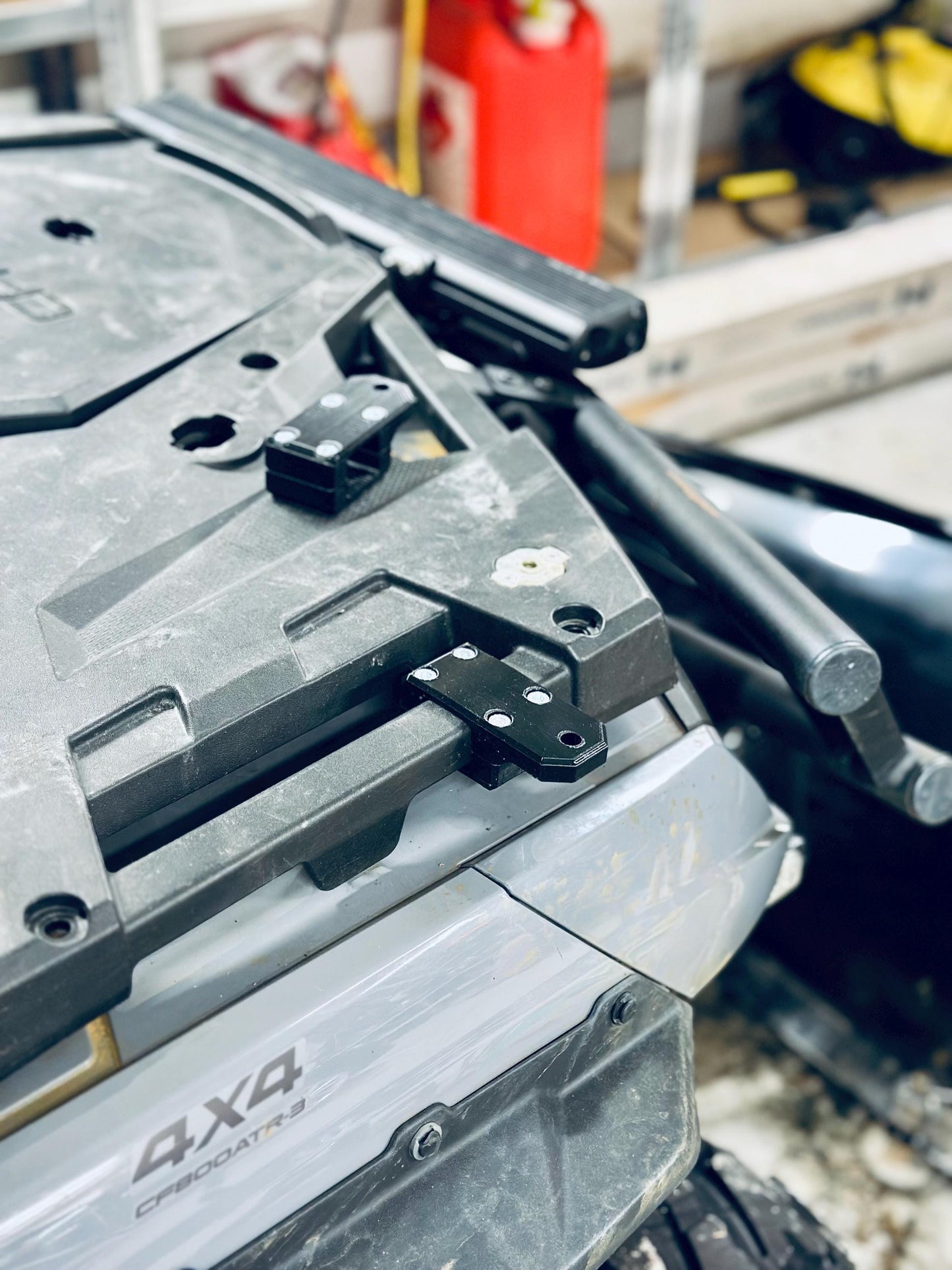 Strong clamps for mounting extra lights on your Cforce 850/1000 gen2